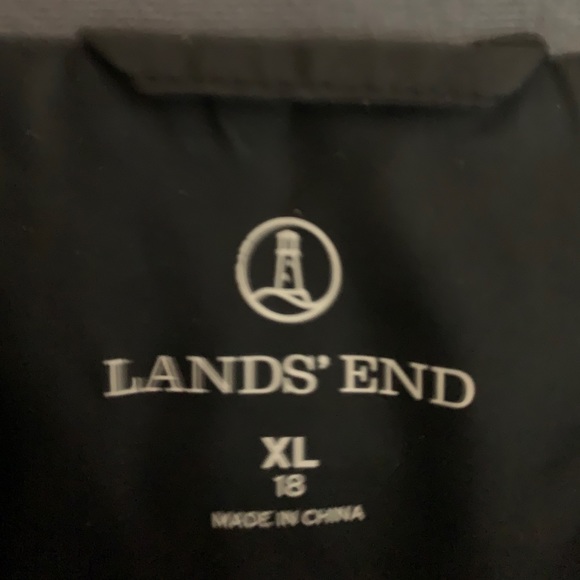 Lands End Black Woman’s Vest 🥶 - Picture 2 of 2
